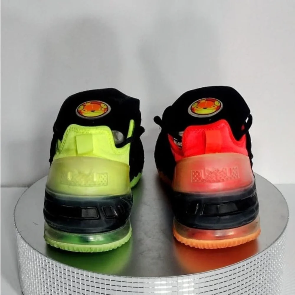 Nike Black and Neon Nike sneakers size 5.5 Y pre owned good condition